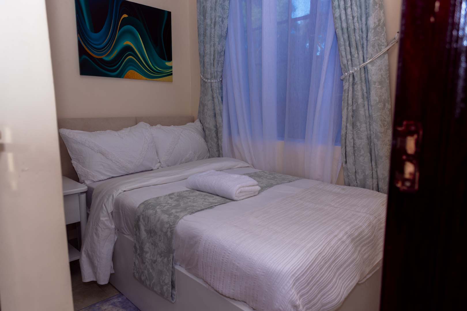 Guest bedroom B view 3